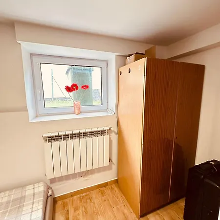 Ubytování v soukromí Modern Solo Room, Quiet Workspace & Comfy Bed Varšava