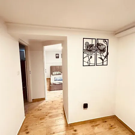 Modern Solo Room, Quiet Workspace & Comfy Bed