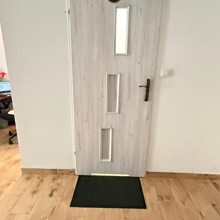 Ubytování v soukromí Modern Solo Room, Quiet Workspace & Comfy Bed *