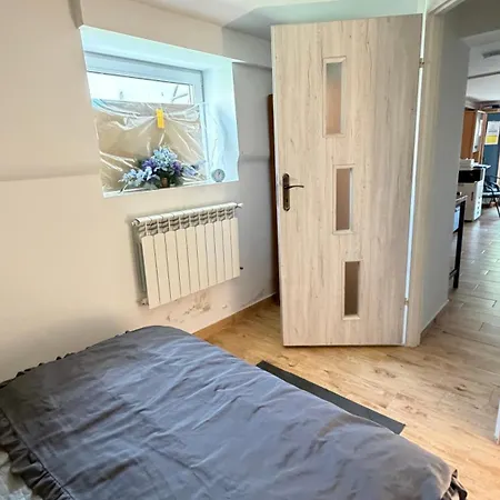 Modern Solo Room, Quiet Workspace & Comfy Bed *