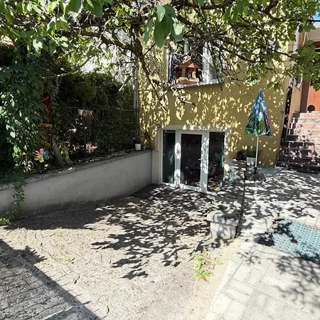 Luxury 1br Haven 10-min Train To Center & Airport Access בית אירוח