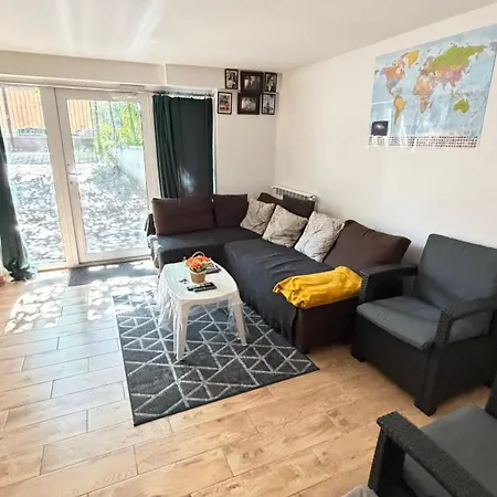 Luxury 1br Haven 10-min Train To Center & Airport Access