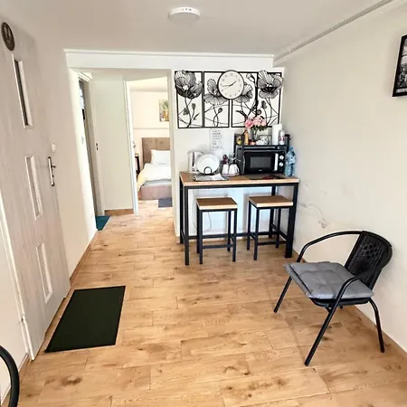 בית אירוח Luxury 1br Haven 10-min Train To Center & Airport Access ורשה