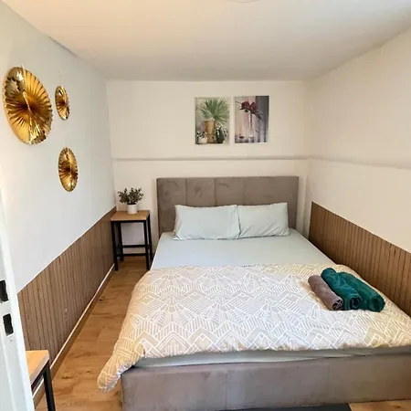 בית אירוח Luxury 1br Haven 10-min Train To Center & Airport Access